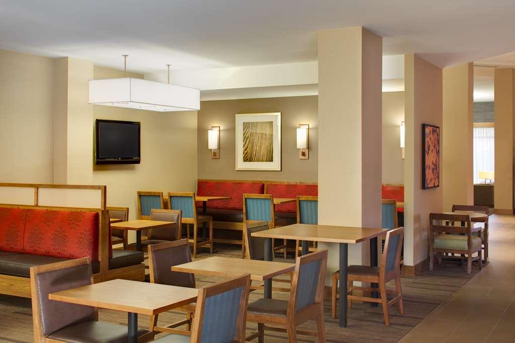 Hyatt Place Denver Cherry Creek Restaurant photo